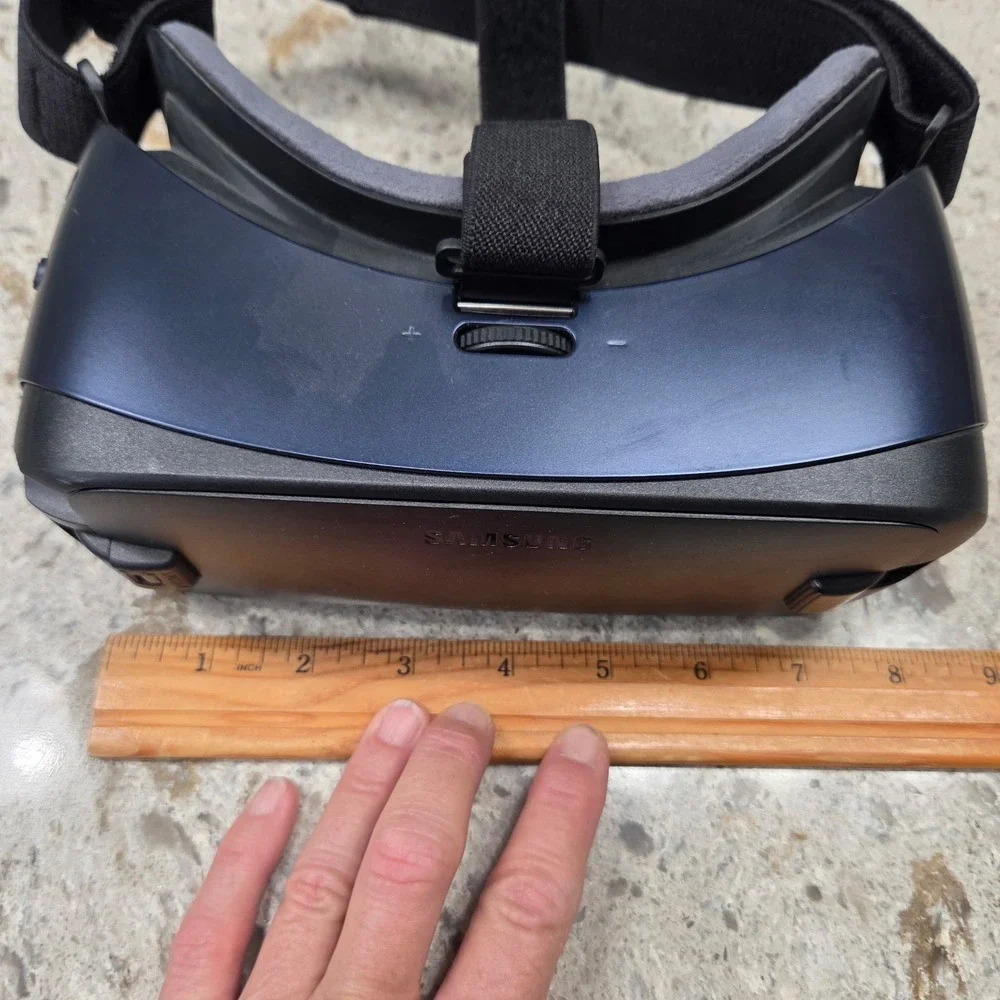 Samsung Gear VR Powered by Oculus Virtual Reality‎ Headset for Smartphones